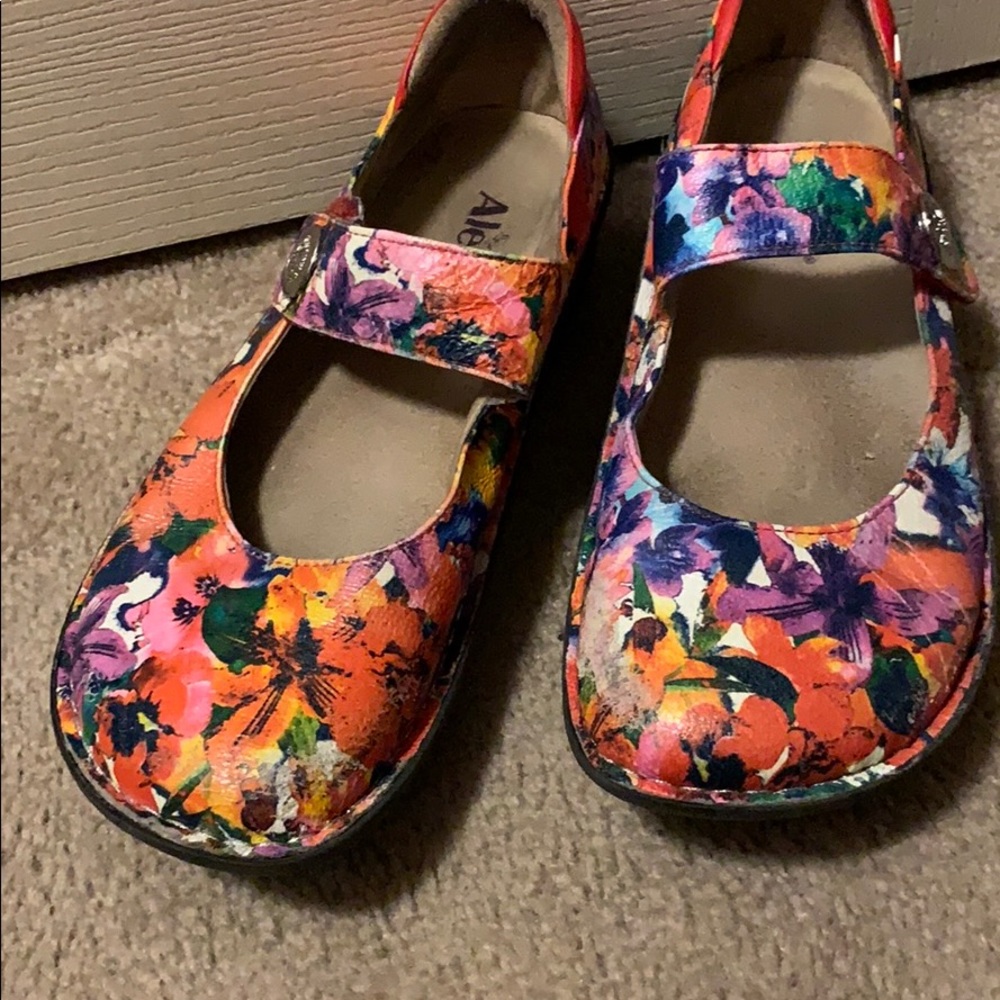 Nursing shoes